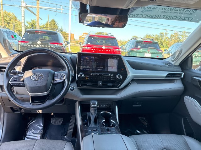 Used 2022 Toyota Highlander Platinum AWD/4WD image 15