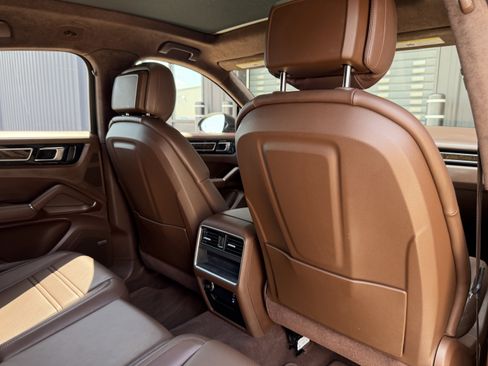 Certified 2023 Porsche Cayenne Platinum Edition AWD/4WD image 22