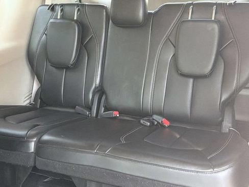 Used 2023 Chrysler Pacifica Touring-L FWD image 12