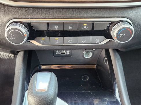 Used 2024 Nissan Altima 2.5 SV FWD image 18