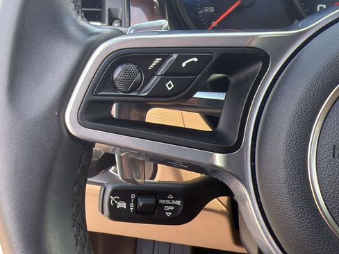 Used 2020 Porsche Macan AWD/4WD image 17