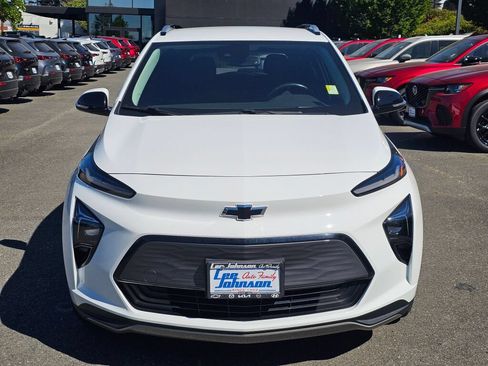 Used 2023 Chevrolet Bolt EUV LT w/ Convenience Package FWD image 2