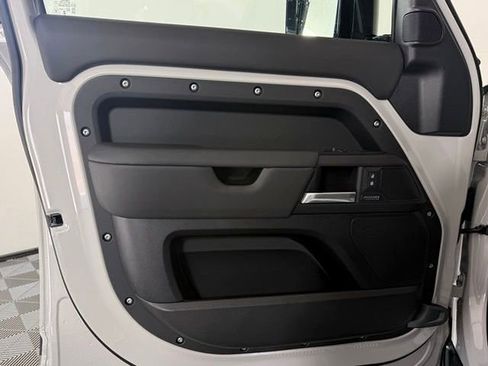 New 2026 Land Rover Defender 110 X-Dynamic SE image 26