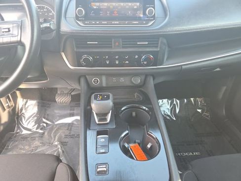 Used 2023 Nissan Rogue S image 11