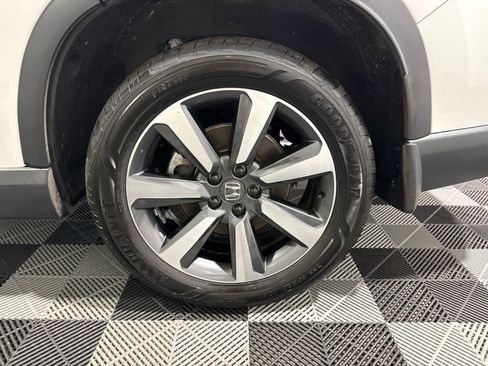 Used 2025 Honda Pilot Touring image 39