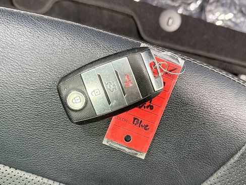 Used 2019 Kia Niro Touring FWD image 32