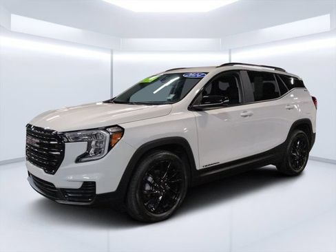 Used 2024 GMC Terrain SLE w/ Driver Convenience Package FWD image 7