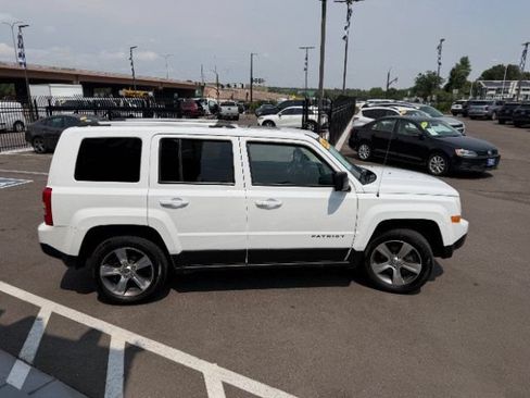Used 2016 Jeep Patriot High Altitude AWD/4WD image 10
