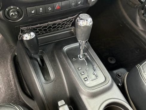 Used 2015 Jeep Wrangler Unlimited Rubicon AWD/4WD image 19