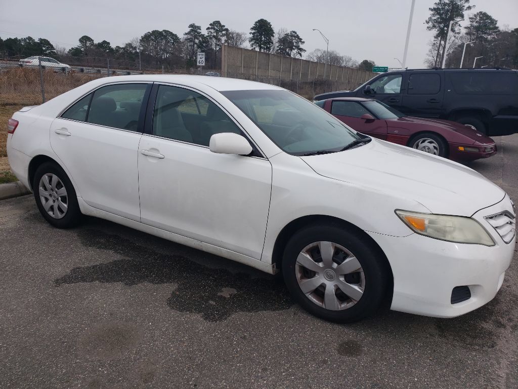 Used 2011 Toyota Camry LE FWD image 2