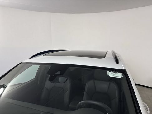 Used 2017 Porsche Macan AWD/4WD image 17
