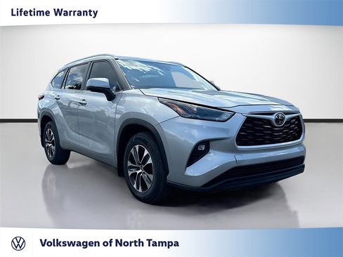 Used 2024 Toyota Highlander XLE AWD/4WD image 1