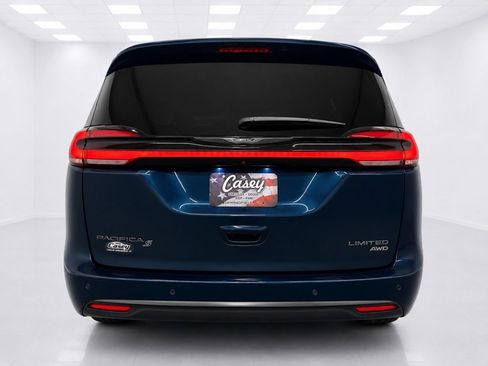 Used 2023 Chrysler Pacifica Limited w/ Uconnect Theater Family Group AWD/4WD image 6
