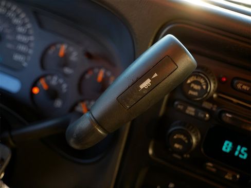 Used 2005 Chevrolet Silverado 2500 LT w/ Snow Plow Prep Package image 24