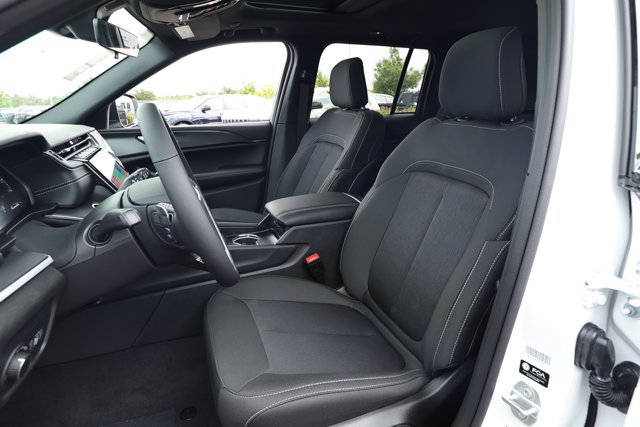 New 2027 Jeep Grand Cherokee Laredo X RWD image 24