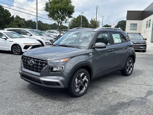 Certified 2025 Hyundai Venue SEL FWD image 3
