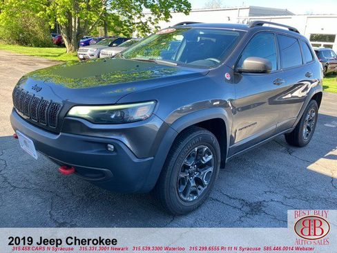 Used 2019 Jeep Cherokee Trailhawk w/ Cold Weather Group AWD/4WD image 2