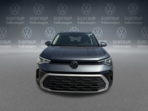 Used 2025 Volkswagen Taos SE image 39