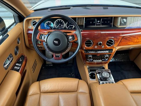 Used 2018 Rolls-Royce Phantom Extended Wheelbase RWD image 36
