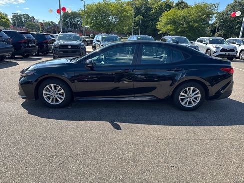 Used 2025 Toyota Camry LE FWD image 4