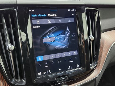 Used 2024 Volvo XC60 B5 Plus image 33