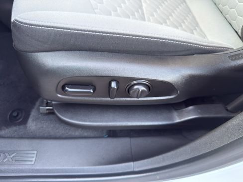 Used 2020 Chevrolet Equinox LS w/ LS Convenience Package FWD image 14