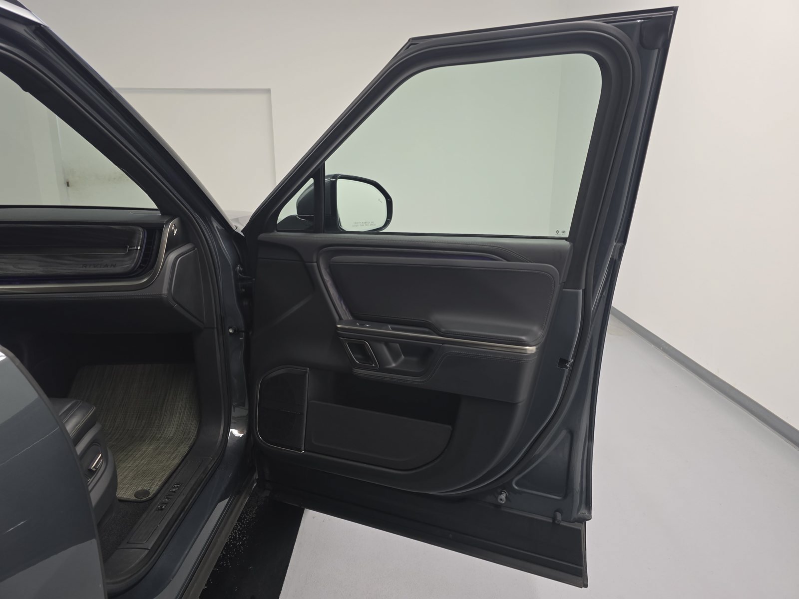 Used 2022 Rivian R1S Launch Edition Quad AWD/4WD image 18