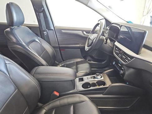 Used 2023 Ford Escape Platinum AWD/4WD image 2