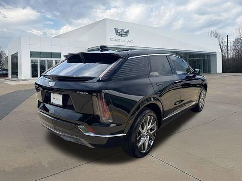 Certified 2025 Cadillac Optiq Luxury 2 w/ LPO, Floor Liner Package AWD/4WD image 3
