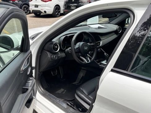 Used 2023 Alfa Romeo Giulia Ti AWD/4WD image 21