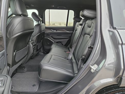 New 2026 Jeep Grand Cherokee Limited RWD image 13