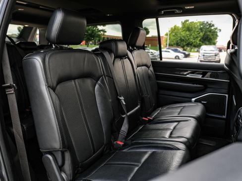 Used 2022 Jeep Wagoneer Series II w/ Premium Group I RWD image 31