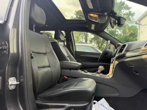 Used 2017 Jeep Grand Cherokee Limited AWD/4WD image 15