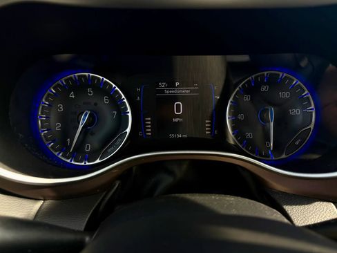 Used 2018 Chrysler Pacifica LX image 37