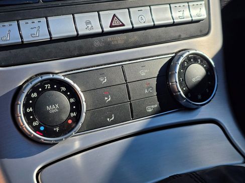 Used 2015 Mercedes-Benz SLK 350 w/ Multimedia Package image 21