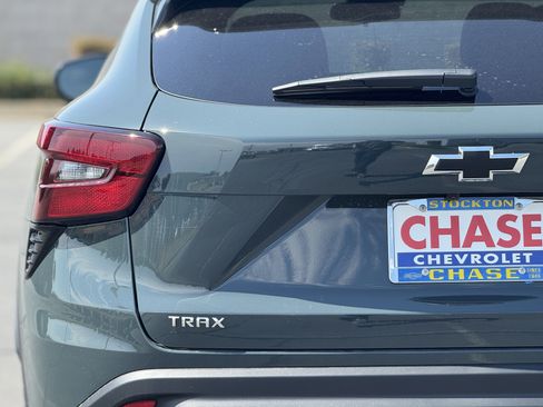 New 2025 Chevrolet Trax LT w/ LT Convenience Package image 6