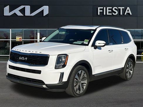 Used 2022 Kia Telluride S image 2