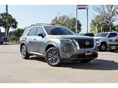 New 2025 Nissan Pathfinder SV w/ SV Premium Package