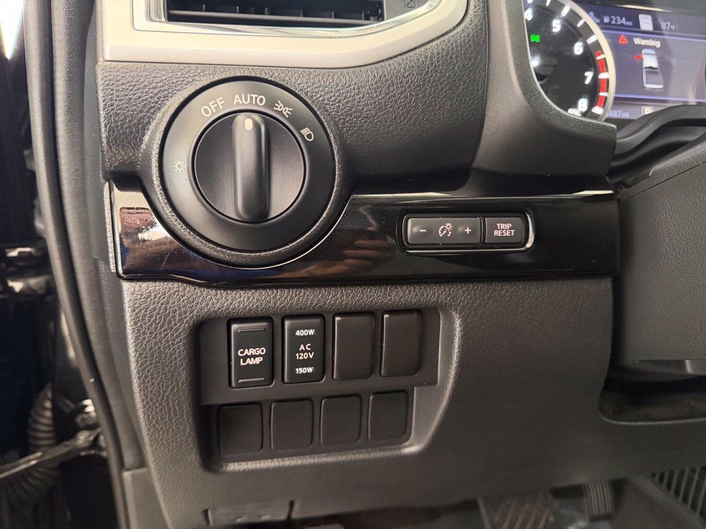 Used 2021 Nissan Titan SV w/ SV Convenience Package RWD image 43