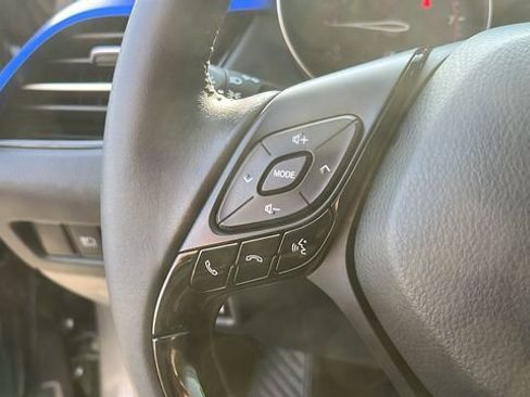 Used 2021 Toyota C-HR XLE FWD image 9