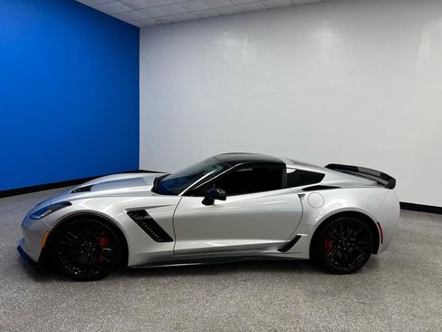 Used 2017 Chevrolet Corvette Z06 w/ Z07 Performance Package RWD image 8