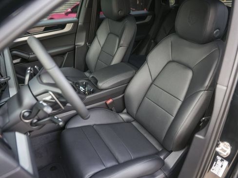Certified 2026 Porsche Cayenne AWD/4WD image 5