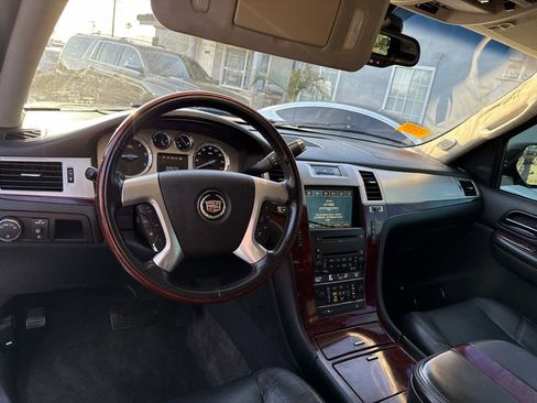Used 2009 Cadillac Escalade ESV AWD image 9