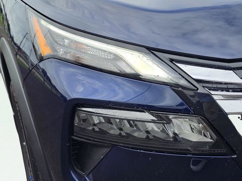 Used 2025 Nissan Rogue SV FWD image 4