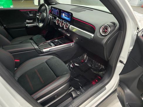 Used 2025 Mercedes-Benz GLB 35 AMG 4MATIC image 30