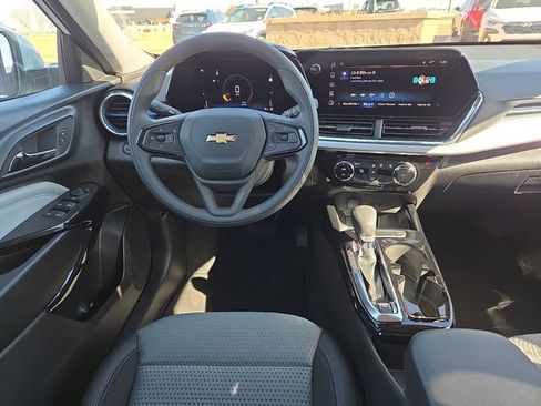 New 2026 Chevrolet Trax LT image 9