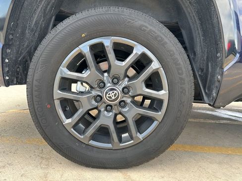 Used 2025 Toyota Tundra Platinum AWD/4WD image 41