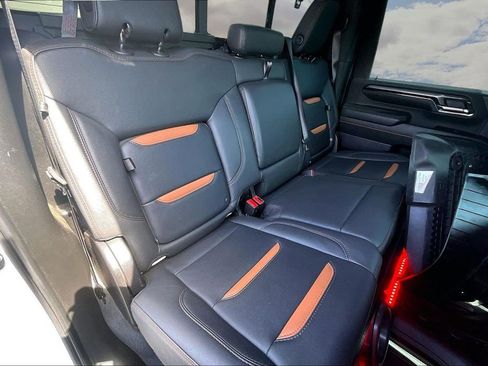 Used 2025 GMC Sierra 2500 AT4 image 26