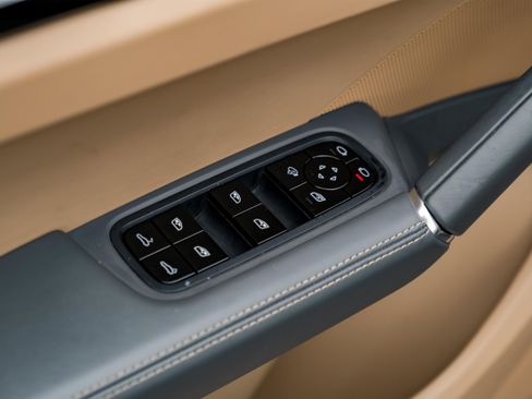 Used 2020 Porsche Cayenne image 44