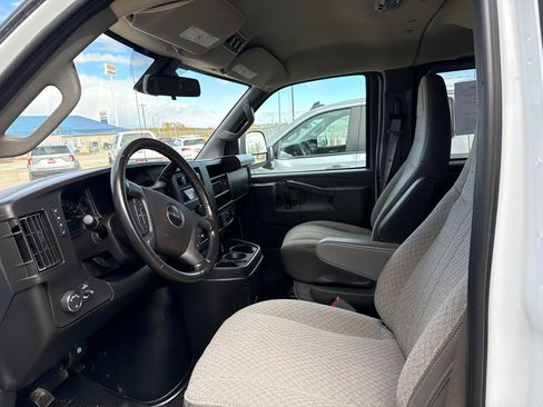 Used 2023 GMC Savana 3500 LT image 19